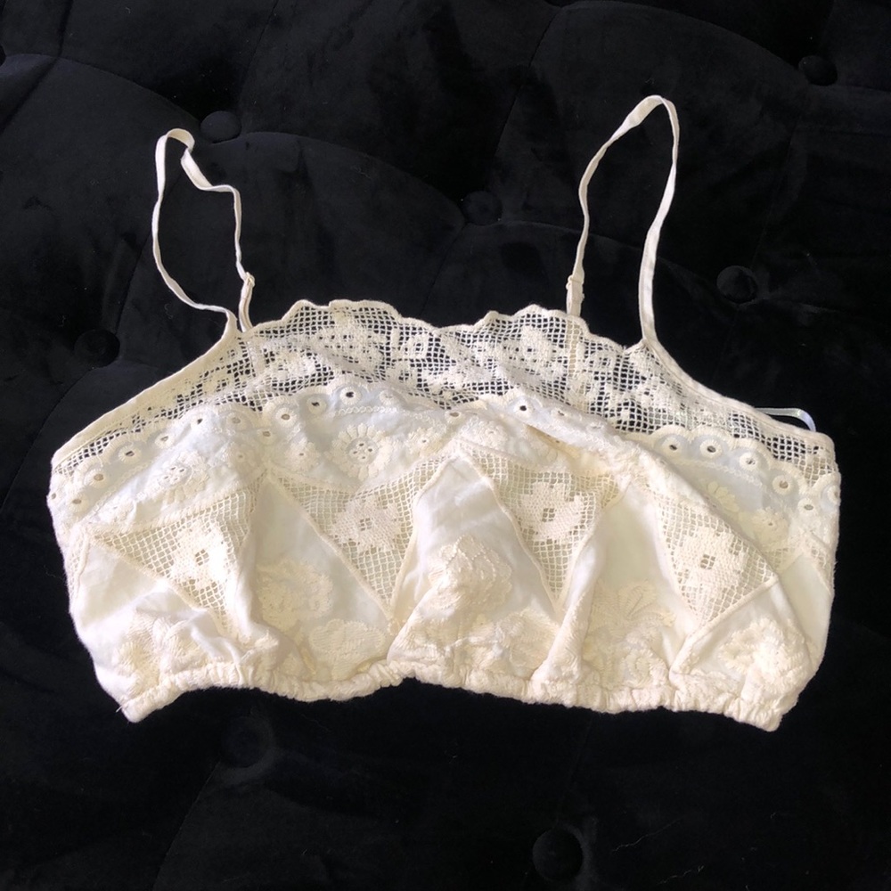 Cream lace crop top. Brand new condition!